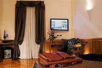 Relais Conte Di Cavour De Luxe Hotel Rome Italy